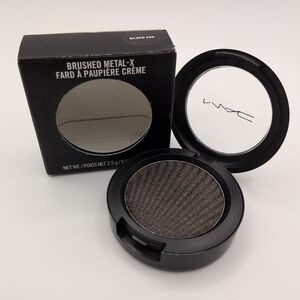 BNIB MAC *GILDED ASH* Brushed Metal-X Eye Shadow ~ Dark Charcoal Grey With Pearl